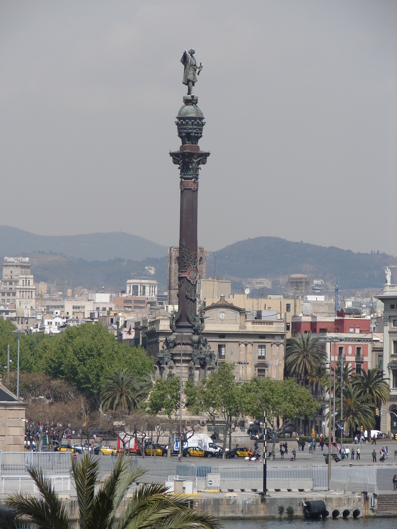 Statue honoring Columbus.jpg